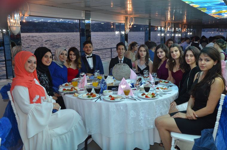 teknede mezuniyet partisi